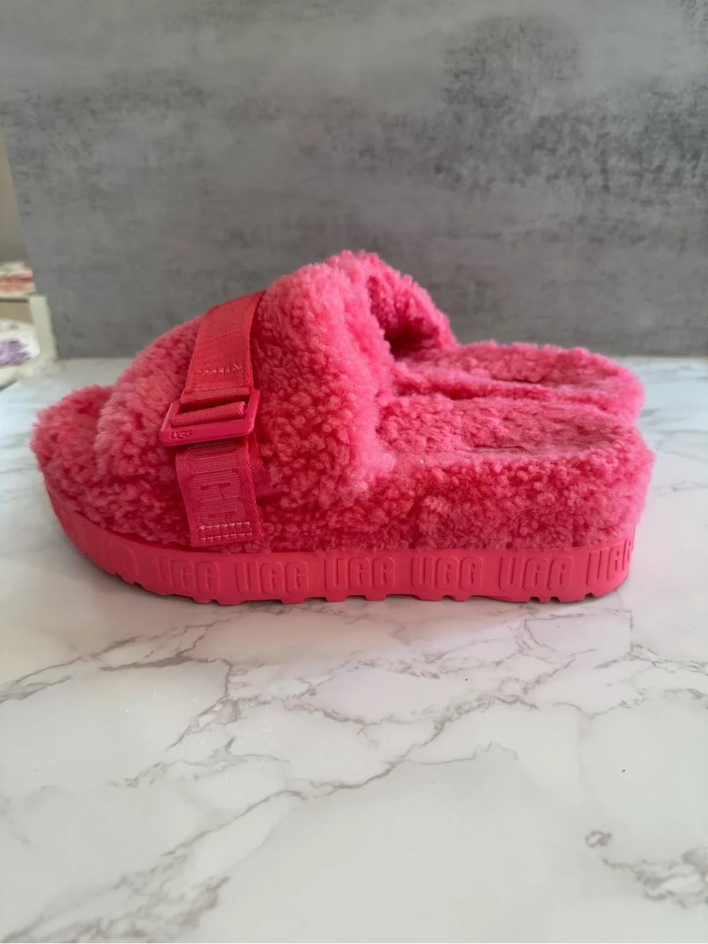 UGG Fluff Slide - Bright Pink Shearling